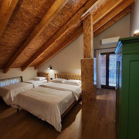 Guesthouse Te Avllia Kelcyre Exteriör bild