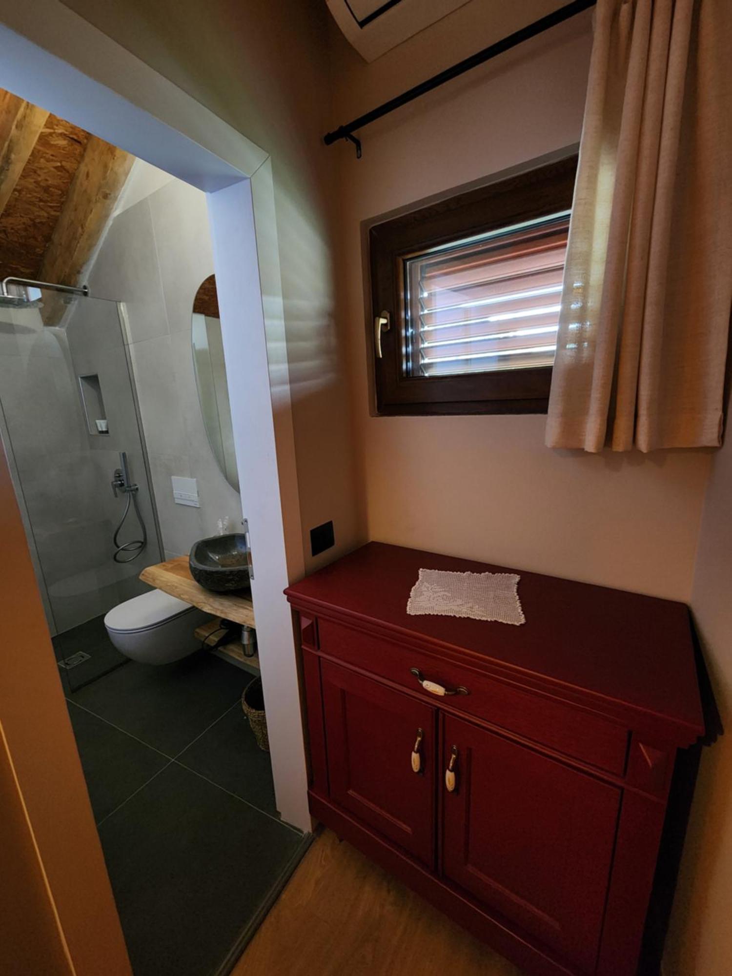 Guesthouse Te Avllia Kelcyre Exteriör bild